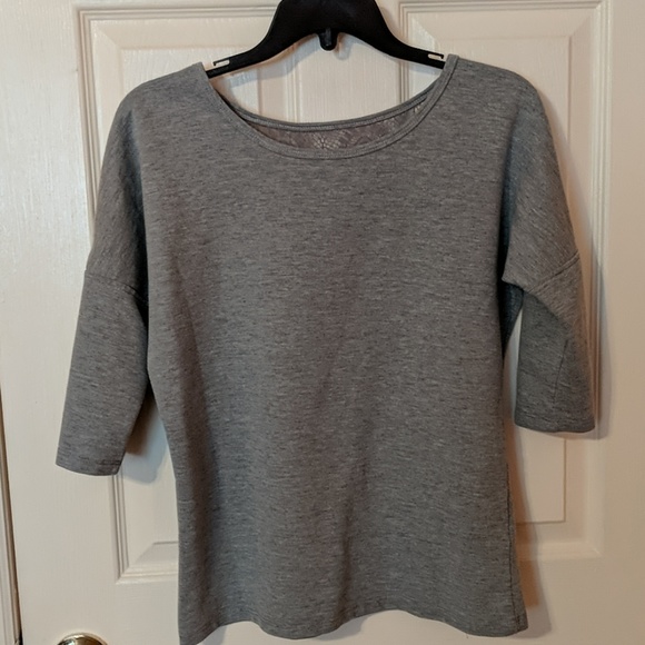 Maurices Shirt M 3/4 Sleeve Gray Lace Back - Picture 1 of 5